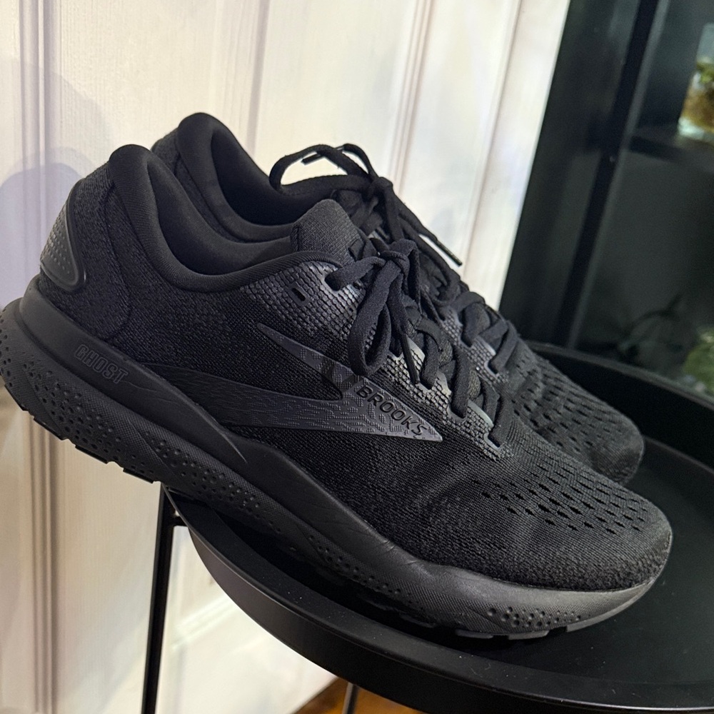 Brooks Ghost 6 Women’s All-Black Athletic Running Shoes